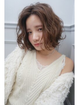 ネオリーブ チロル 横浜西口店(Neolive CiroL.) シナモンベージュの色っぽボブ