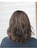【レディースカット】ミディアムスタイル&グレージュ