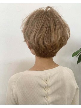 ヘアーデザイン ルシア(Hair Design Lucia) ゆるカールショート×ベビーベージュ