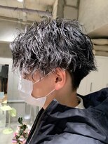 ライラ(Lyla)&nbsp;guest hair 黒髪　センターパート×ソフトツイスパ
