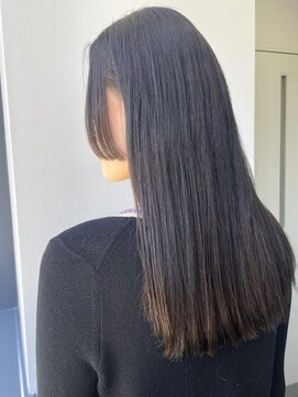 エレノア 梅田店(Eleanor) まっすぐで個性的