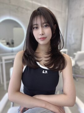 フォンズ(FONS) レイヤーカット/アッシュグレージュカラー/ワンカールヘア