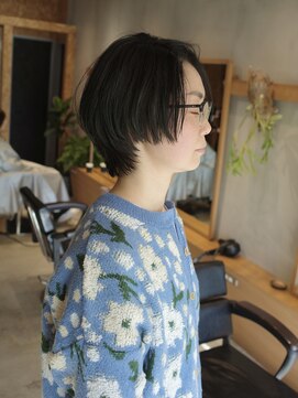 カルマ(carma) ハンサムショートウルフとグリーンのハイライト