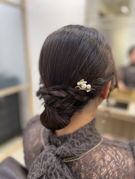 トッカ ヘアアンドトリートメント 仙台店(tocca) タイトシニヨン