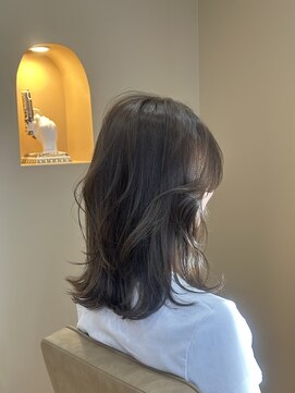 オリーブグレージュ