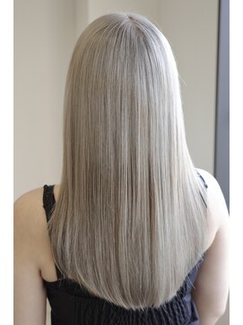 クロエ バイ ラヴィズム(CLOE by LUVISM) カット、ブリーチ