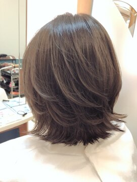 エルコット(elcot) ナチュラル◆ミディアム◆レイヤーカット