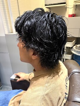 ノイセル(Noisyle) ブルーブラックフェザーパーマ刈り上げセンターパート☆