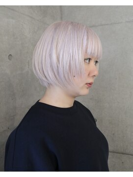 オーオシカシカスペース(OOO YY Space) ホワイトの前上がりのボブレイヤー