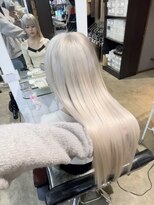 サイ(PSY)&nbsp;ホワイト×シールエクステ／池袋/ダブルカラー／ハイトーン