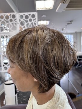 サロン ド 榮(Salon de 榮) 春カラーで爽やかボブスタイル!