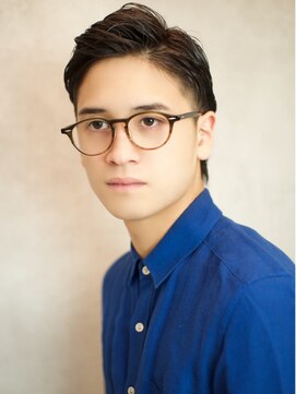 ベックメンズヘアサロン(BEKKU Men's hair salon) かき上げた七三前髪でクールで知的なツーブロックヘア
