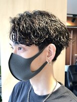 フィフスワン(fifth one) 波巻きパーマセンターパートツイストスパイラルパーマ刈り上げ