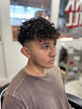 チルチェア 吉祥寺店(CHILL CHAIR) スペインカール　〈吉祥寺〉〈バーバー〉〈理容室〉