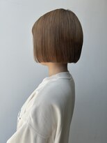 ロックス バイ マグ 松本(rocks BY MAG)&nbsp;ハイトーンカラーミルクティーベージュミニウルフ丸みボブ