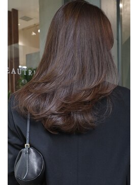 ビュートリアム 南青山(BEAUTRIUM) 海外レイヤー海外ヘア重めレイヤーカット表参道青山30代40代