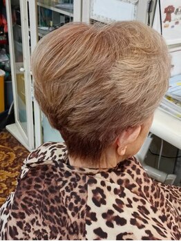 リボン美容室の写真/気になる白髪をしっかりカバーしながら、柔らかくなじむ自然なスタイルへと仕上げます☆