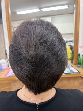 ヘアーズ サエミ クセ毛を活かしたショートレイヤー