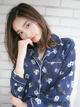 ルティア 池袋(Lutia) センターパートで大人ビューティ