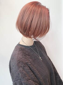 ステア ケース(stair case) 大人センターパートショートボブピンクカラー丸みショート
