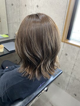 クルー(CREW) グレージュカラー