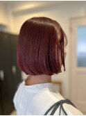 レッドブラウンのミニマルボブ