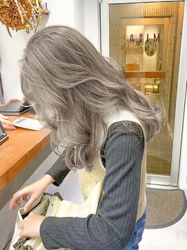 ミラ 新宿(MILA) グレージュ/シアーベージュ/ベージュカラー/透け感ミルクティー