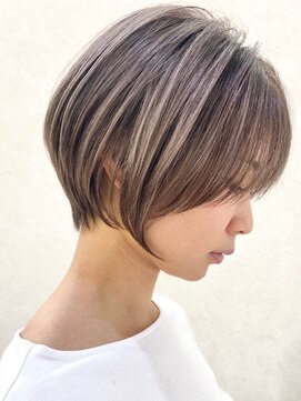 グレージュカラー×似合わせショート