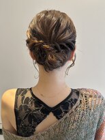 カウチ ヘアー ドレッシング(COUCH Hair Dressing) ボブでつくる低めシニヨンスタイル