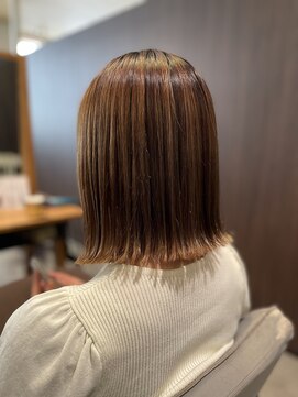 ビスポーク(BESPOKE) 立体感カラーと併せても◎ストレート切りっぱなし外ハネボブ