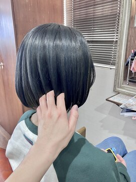 ヘアメイク アンフィ(amphi) ..~*＊. ..~*＊. ..~*＊..