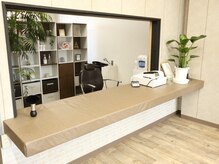 サローネ(Salo--ne)の雰囲気（こちらの受付でお客様をお出迎えさせていただきます♪）