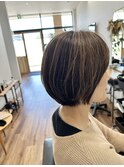 ショートボブ白髪ぼかしハイライト