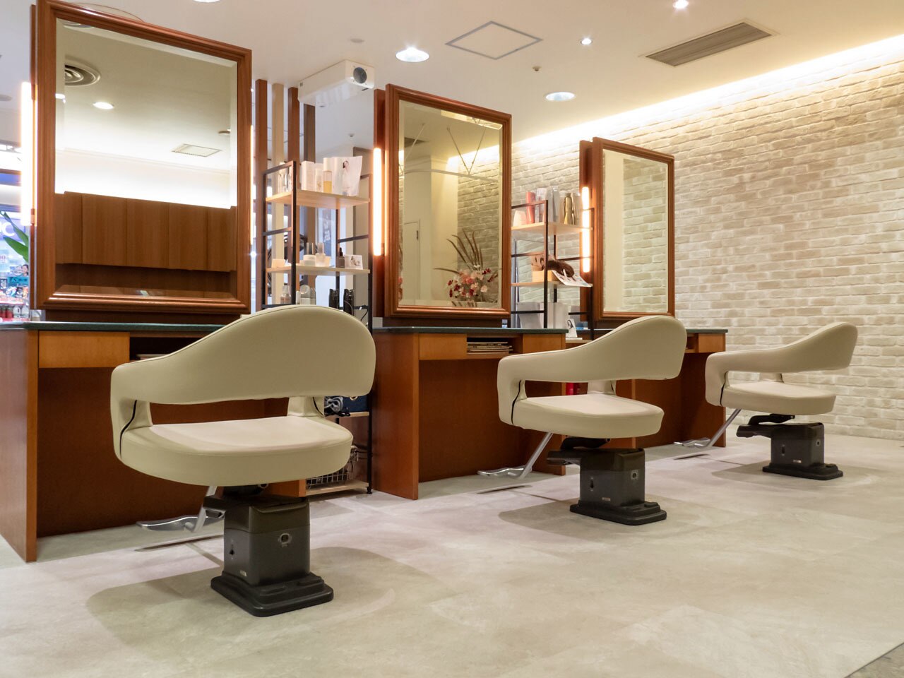 ☆ハナちゃん☆ ヘアサロン専売品 ナナナ パレナ 宝塚店(nanana parena)｜ホットペッパービューティー