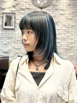 エン(YENN) インナーブルーが映えるレイヤーミディ