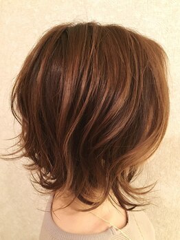 オモテ 町田店(Omote)の写真/美しいショートヘアのシルエットを実現!特に顔周りは貴方の印象を大きく変え、1ミリまでこだわってカット♪