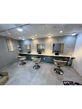 わずか3席のみの贅沢な空間で、まるで隠れ家でゆったりとした時間を過ごすように*[白楽駅/マンツーマン]