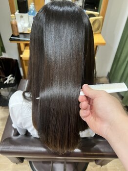 髪質改善美容室 リッパ-ピッピの写真/《髪質改善》 4ステップトリートメントメントで、髪のダメージを根本から改善◎ 美しく輝くうるツヤ髪へ。