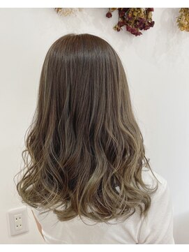 マルコ(MALUCO) 透明感グレージュ