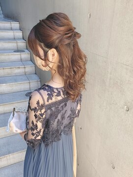 ディア(.eer) ナチュラル可愛い // 愛されハーフアップ × ねじり編み込み