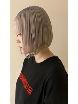 ニコフクオカヘアーメイク(NIKO Fukuoka Hair Make) ミニボブ/切りっぱなしボブ/ホワイトカラー
