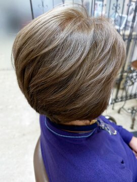 アルファ インタラクティブ エム フラワー(ALUFA interactive.M Flower) 20代30代40代大人3Dカラーアッシュベージュショートボブ立体感