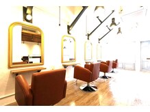 ミラーとセット椅子の雰囲気をかえました　