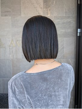 メゾン アヴァロ(Maison Avallo) 落ち着きのあるアッシュグレイ