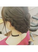 編み込みアップヘア