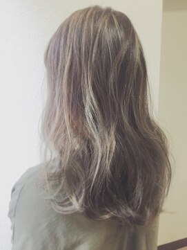 シエロ  池袋西口(Cielo) 【Sola by little]】ゆるセミディ×プラチナグレー 担当(SAYA)