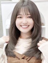 ジィルム(XELM)&nbsp;ハイライトカラーミルクティーベージュレイヤーカット