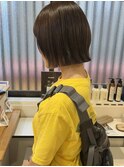 オリーブベージュ×レイヤーボブ