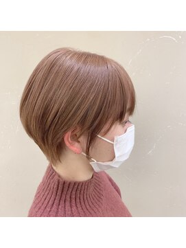 フィカ(Fika) ショートボブ/ブリーチカラー/ピンクベージュ