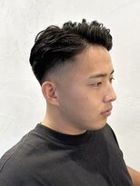 モップス 金沢文庫店(MOPS)&nbsp;ローフェード+サイドパート+パーマのテーパーショート